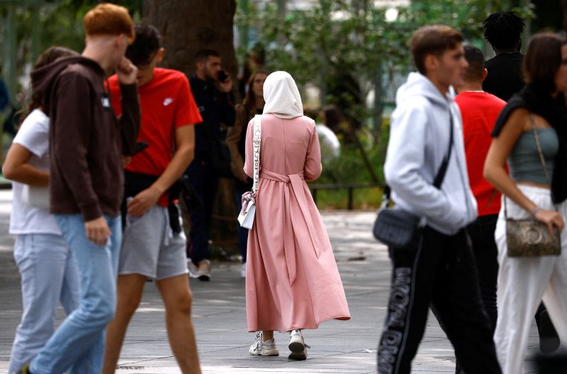 French schools turn away girls wearing abayas as Muslim rights group challenges ban image