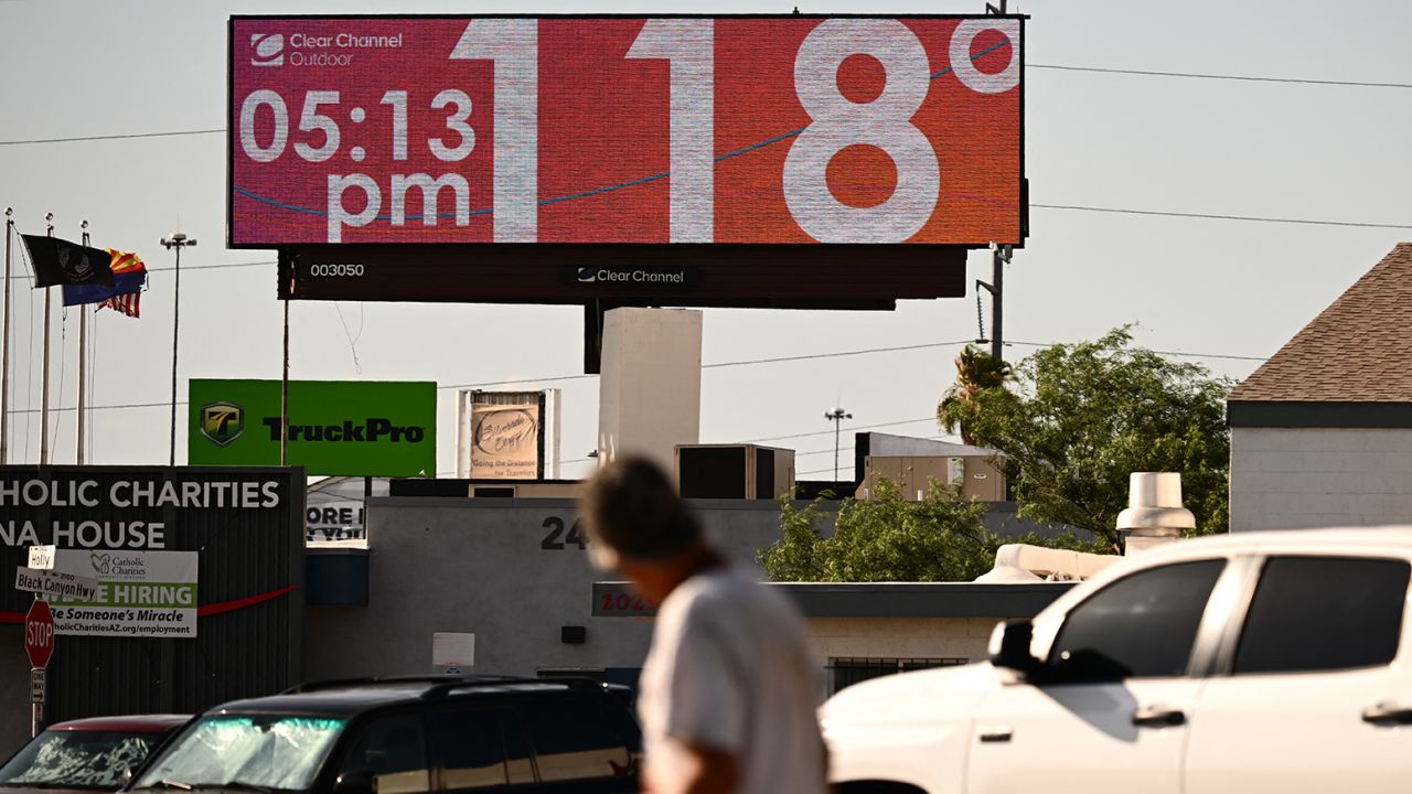 Билборд показва температура от 118 градуса по Фаренхайт (48 градуса по Целзий) по време на рекордна гореща вълна във Финикс, Аризона, на 18 юли 2023 г. 