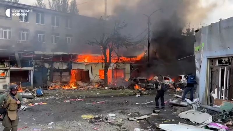 Video shows missile hit Ukrainian market