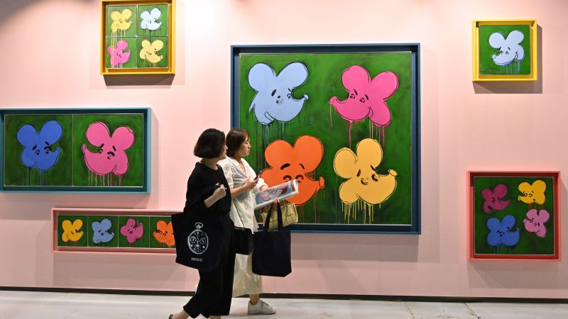 프리즈 아트 갤러리(Frieze Art Gallery)가 한국으로 돌아와 아시아 미술 시장에 활력을 불어넣습니다.