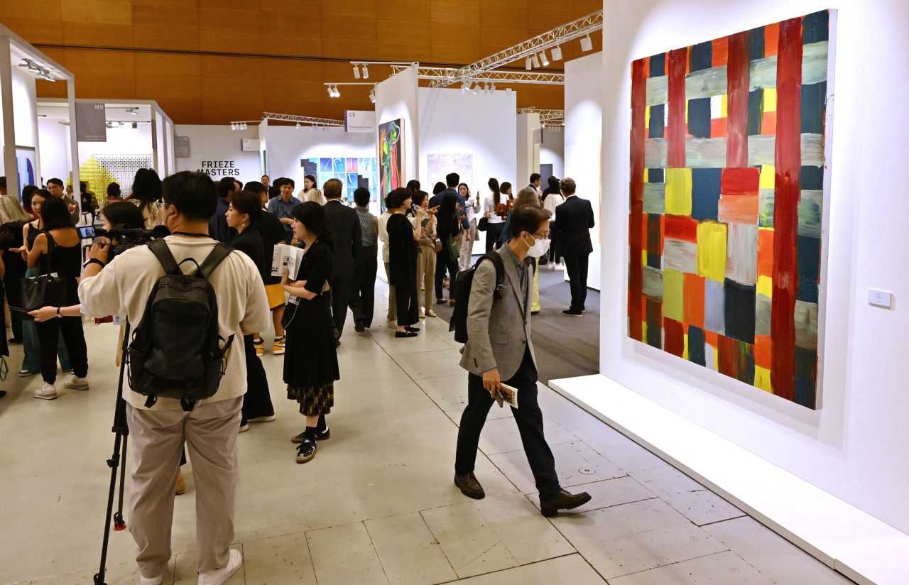 Visitors look at an artwork named "Weave Magenta, 2023" (R) by artist Sean Scully during the Frieze Seoul 2023 art fair in Seoul on September 6, 2023. (Photo by Jung Yeon-je / AFP) / RESTRICTED TO EDITORIAL USE - MANDATORY MENTION OF THE ARTIST UPON PUBLICATION - TO ILLUSTRATE THE EVENT AS SPECIFIED IN THE CAPTION (Photo by JUNG YEON-JE/AFP via Getty Images)