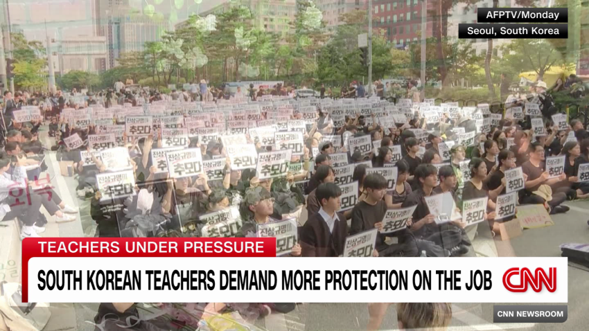 exp south korea teachers protest 090702ASEG1 cnni world_00002001.png