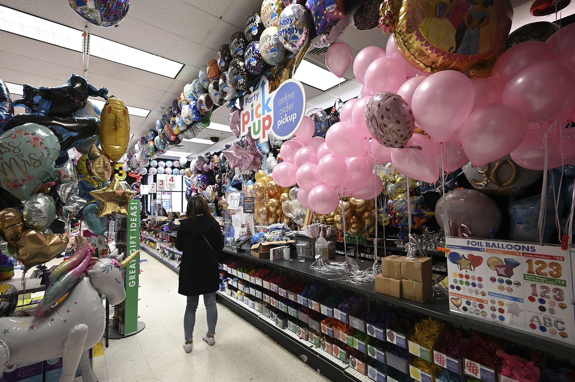 Party City Opens Store in Simsbury