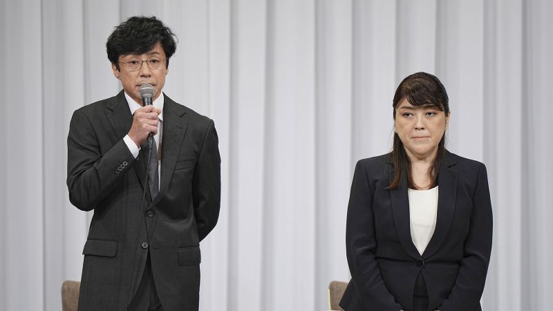 Ръководителят на най-голямата японска поп агенция подаде оставка, след като призна, че покойният основател е бил сексуално малтретиран от десетилетия
