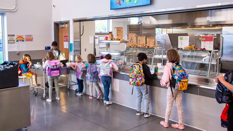NextImg:States step in to pay for school meals for all kids | CNN Politics