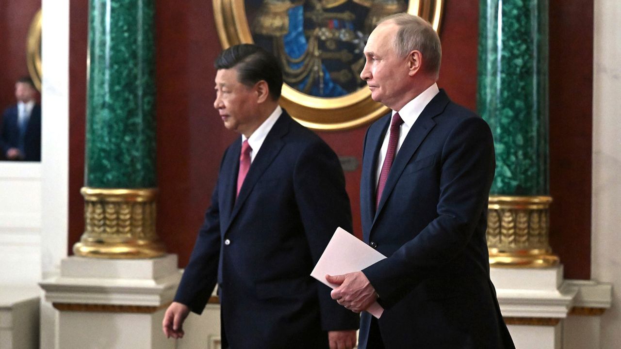 Xi Jinping with Vladimir Putin in Moscow on March 21, 2023. 