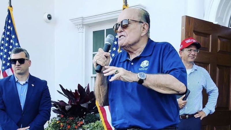 Giuliani enfrenta millones de dólares en facturas legales impagas antes de la recaudación de fondos organizada por Trump