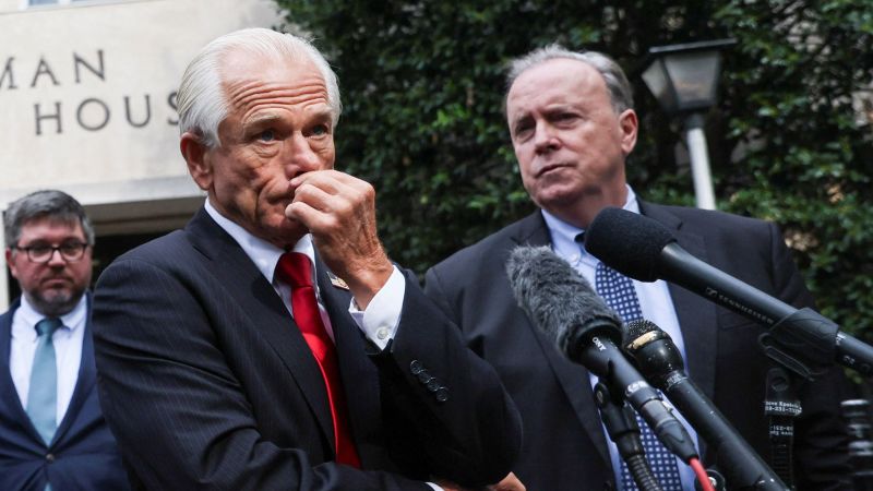 Peter Navarro : un ancien conseiller de Trump reconnu coupable d’outrage au Congrès