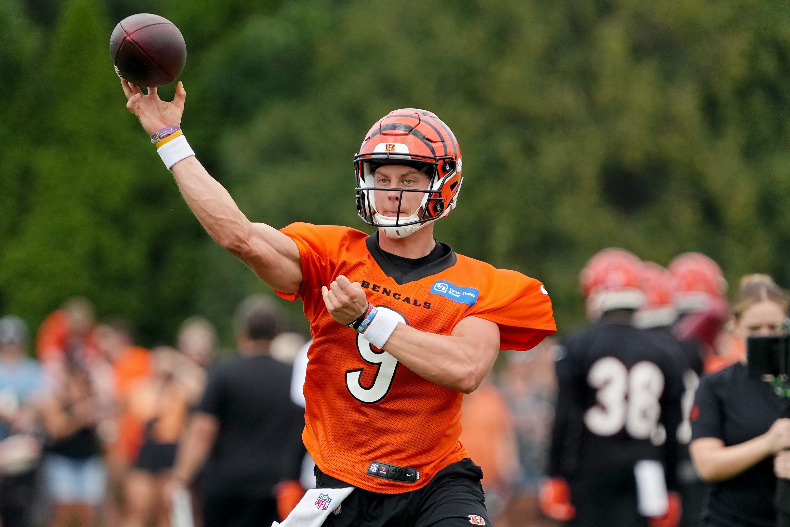 Joe Burrow: Cincinnati Bengals quarterback gets NFL record per-year salary,  reports say