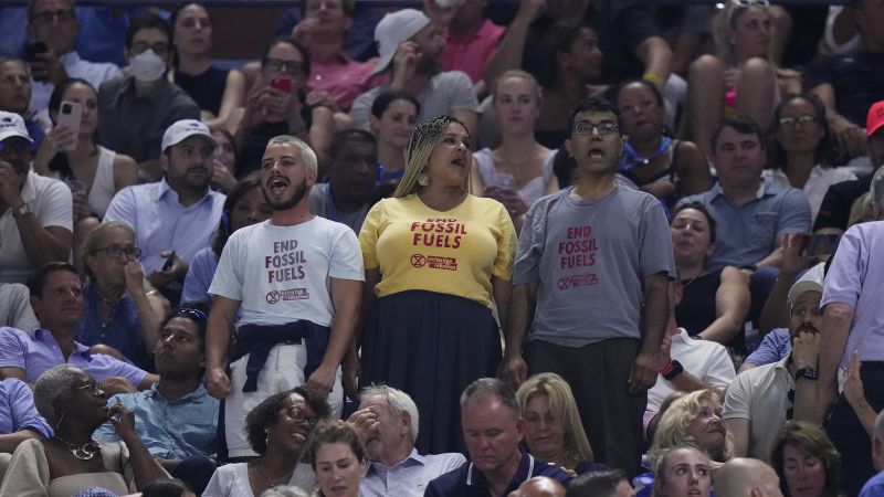 NextImg:Climate protesters halt US Open women's semifinal | CNN