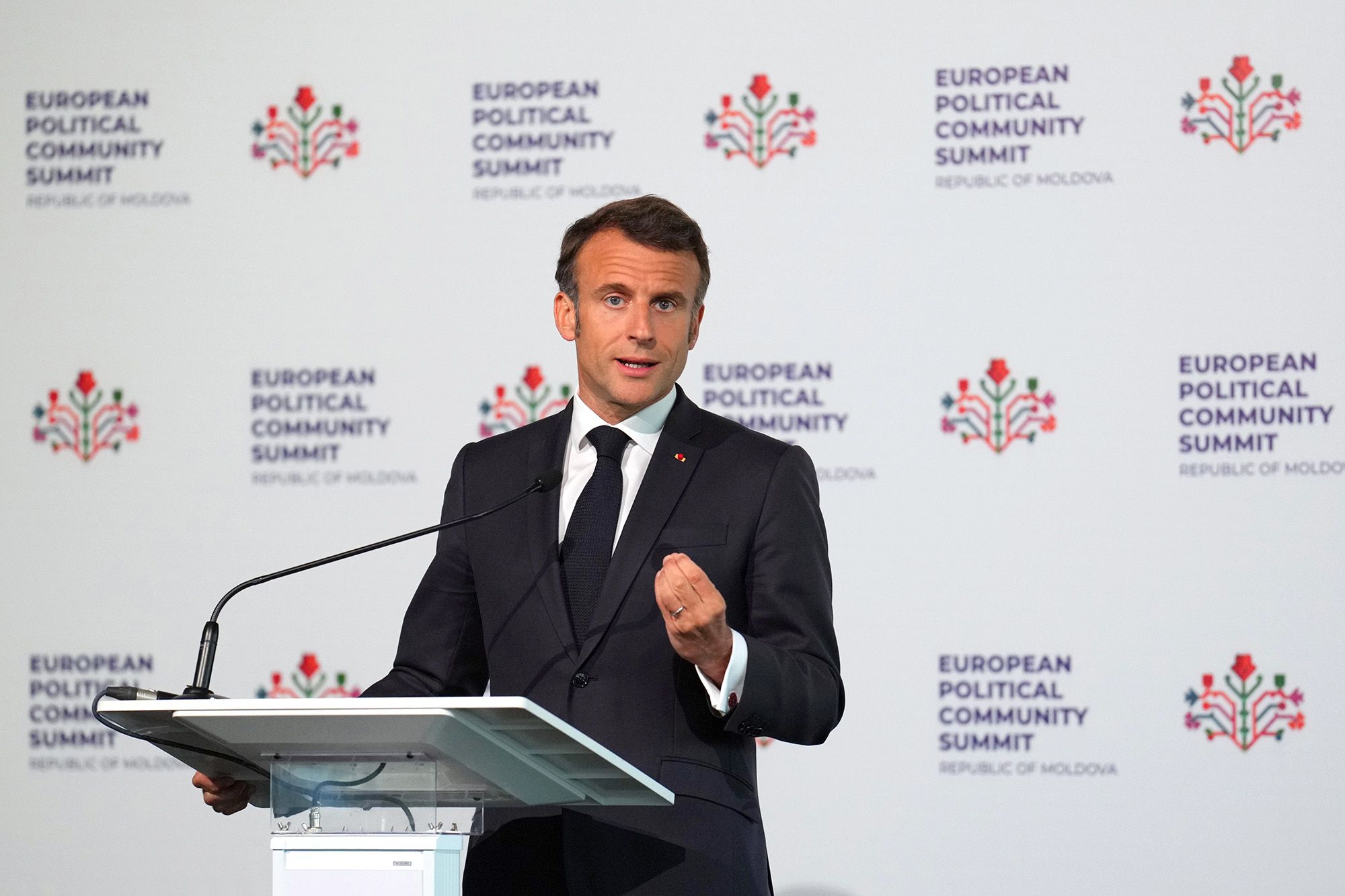 Macron: No Russian flags at Paris 2024 Olympics – POLITICO