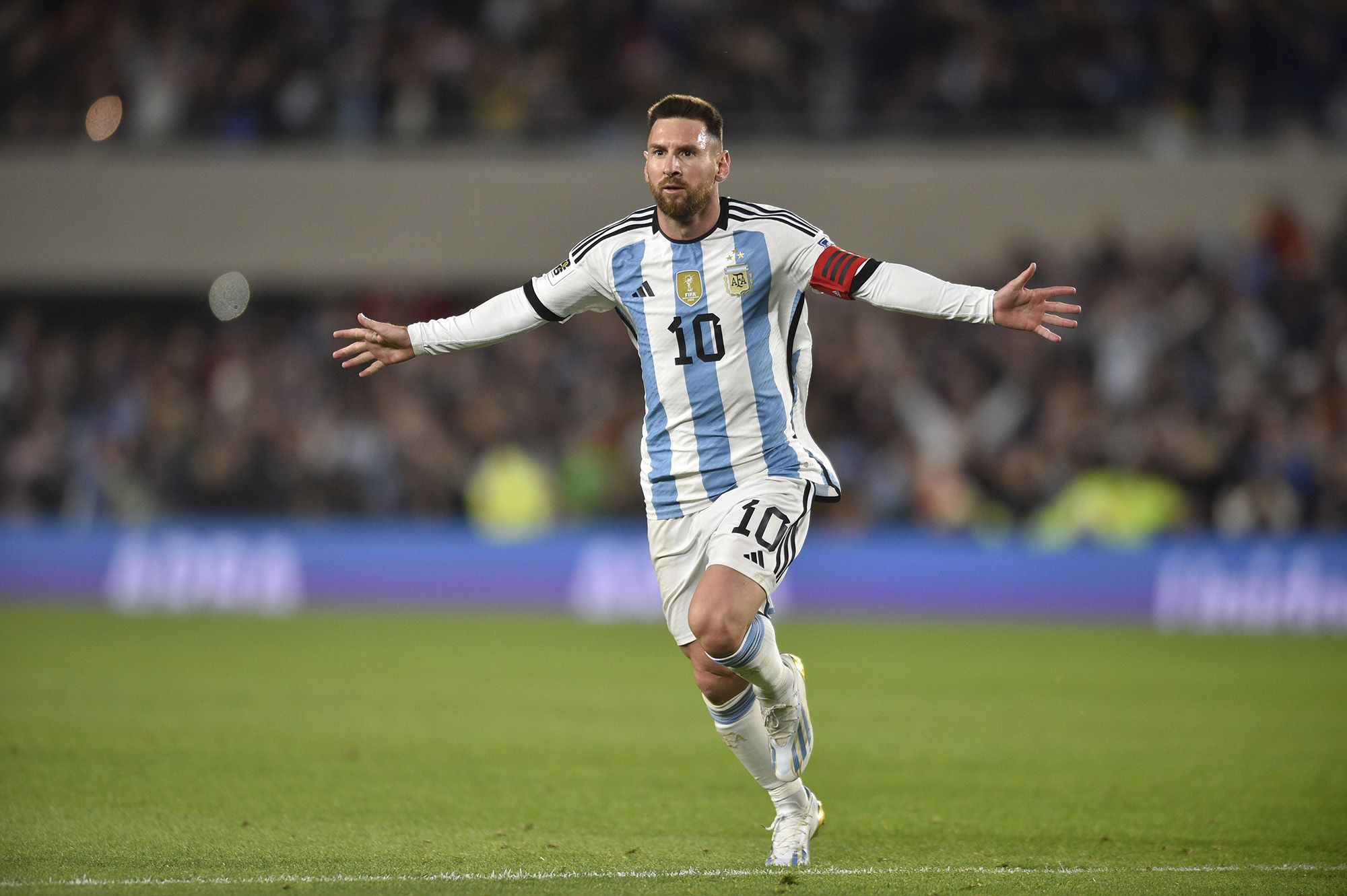 Lionel Messi free kick leads Argentina to victory over Ecuador in