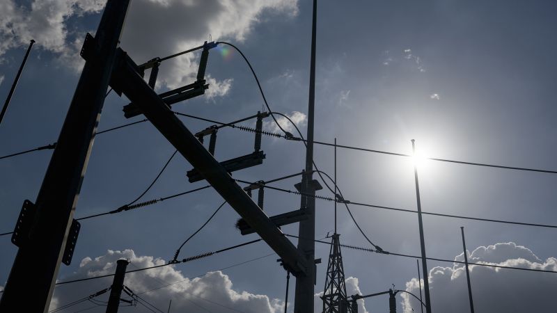 NextImg:Texas heat wave: US Energy Department declares power emergency | CNN Business