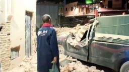 Държавната телевизия Morrow Al-Aoula в събота показа множество срутени сгради близо до епицентъра на земетресението. class=