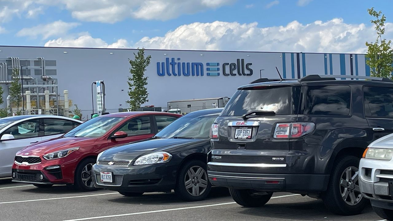 La planta de Ohio Ultium Cells, que produce baterías para vehículos eléctricos de General Motors, tiene hoy más de 1.000 trabajadores.