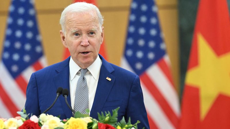 Biden berangkat ke Vietnam dalam upaya terbarunya untuk membawa salah satu negara tetangga Tiongkok lebih dekat ke Amerika Serikat