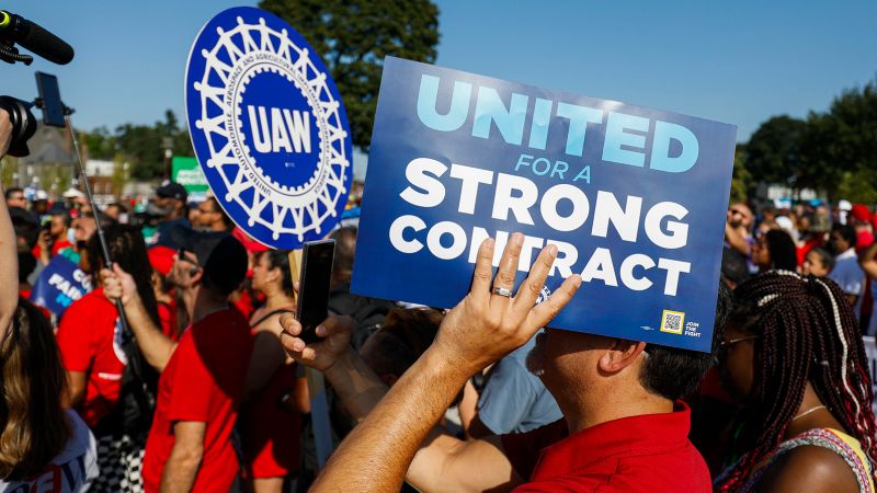 Read more about the article The 4 key reasons why the UAW could strike GM Ford and Stellantis this week – CNN