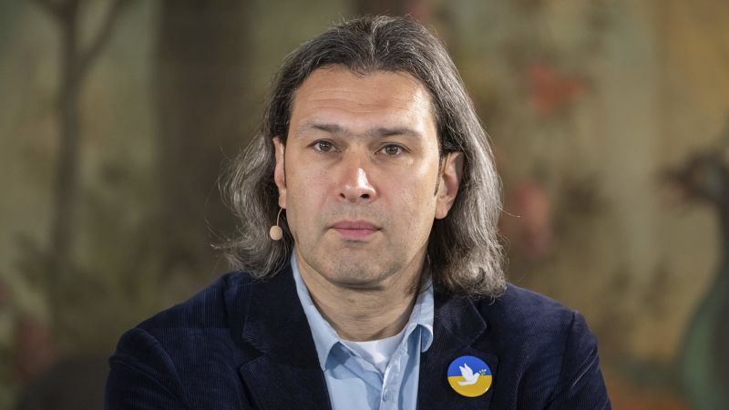 Дирижер позволяет климатическим активистам обращаться к толпе на швейцарском фестивале Дирижер позволяет климатическим активистам обращаться к толпе на швейцарском фестивале