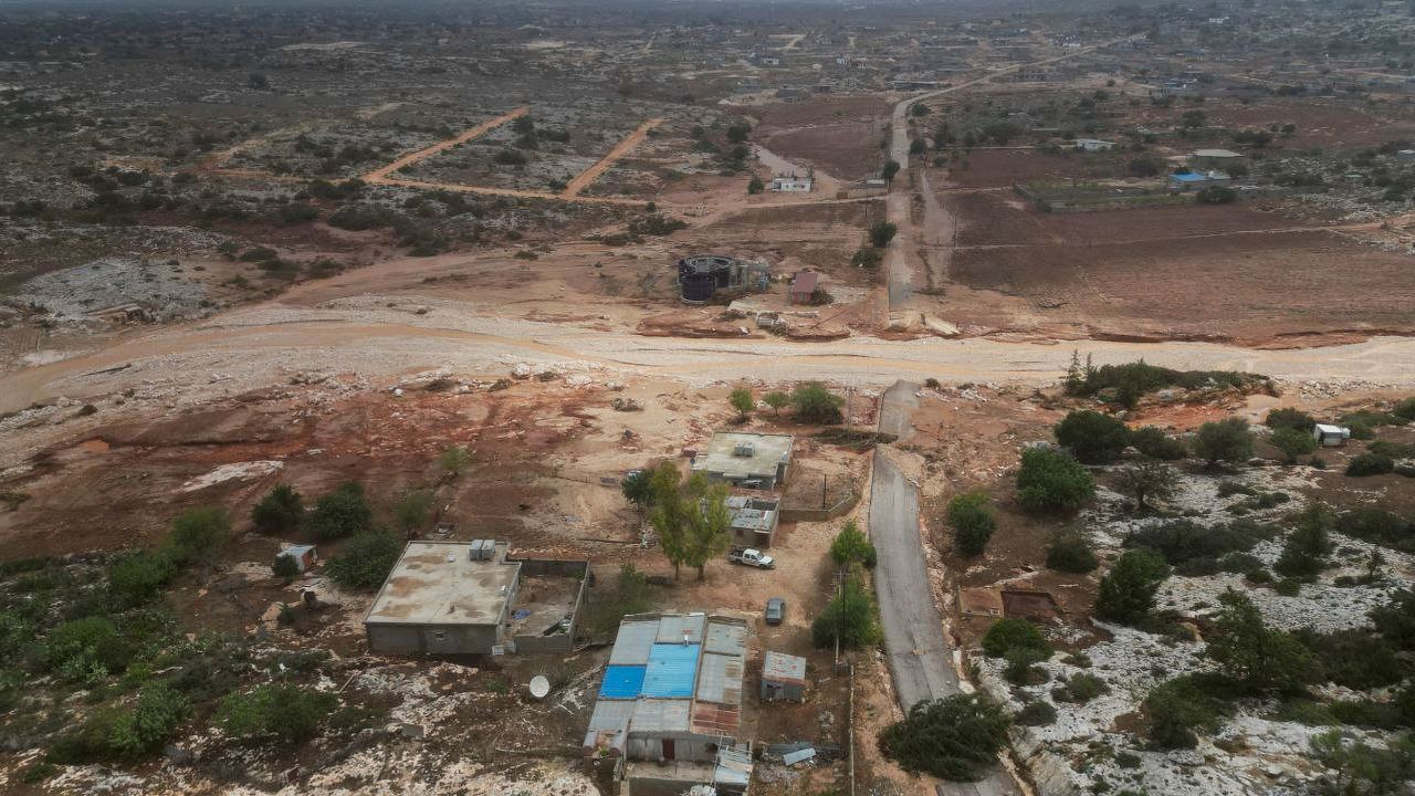 Een luchtfoto van overstromingen tijdens een sterke storm en zware regenval die de stad Shahat, Libië, 11 september 2023 troffen.