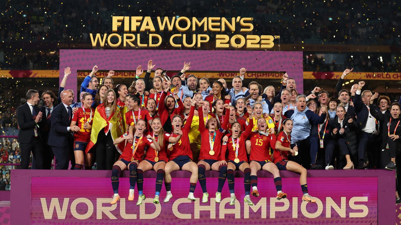 SYDNEY, AUSTRALIA - AUGUST 20:  Luis Rubiales, President of the Royal Spanish Federation joins in the celebrations as Queen Letzia of Spain lifts the trophy,  as the team celebrate at the awards ceremony after winning the FIFA Women's World Cup Australia & New Zealand 2023 Final match between Spain and England at Stadium Australia on August 20, 2023 in Sydney / Gadigal, Australia. (Photo by Catherine Ivill/Getty Images)