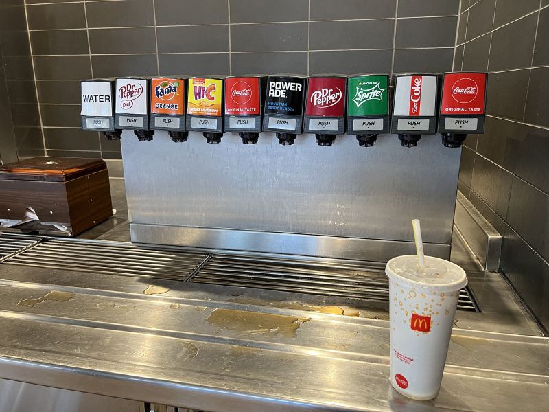 Soft drink outlet machine