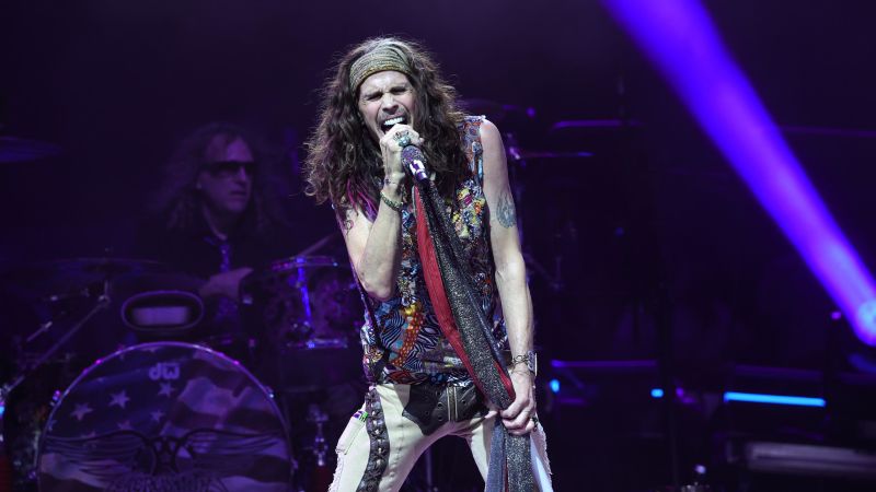 Стивън Тайлър е „с разбито сърце“, неговата контузия кара Aerosmith да забавят турнето