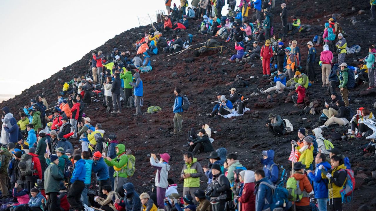 sceengrab fuji overtourism