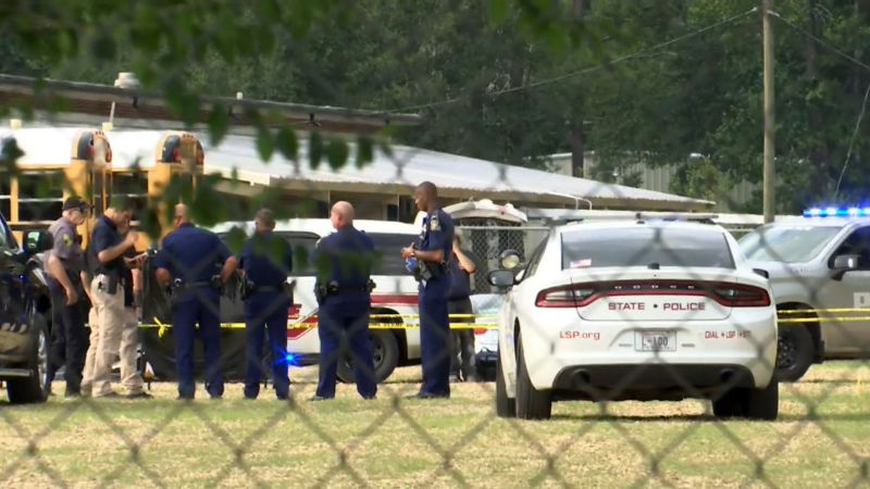 Стрелба в училище в Грийнсбърг, Луизиана, остави 1 човек убит и 2 ранени. Сега заподозрян непълнолетен е в ареста