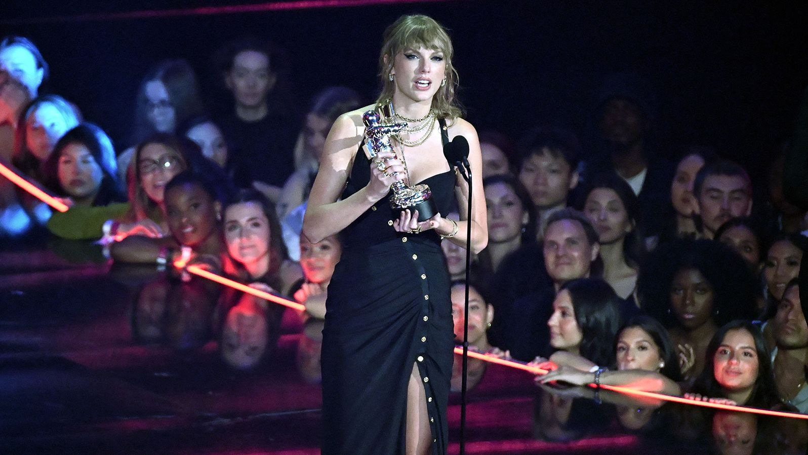 Taylor Swift Continues To Dominate With Second Consecutive Video Of The Year Win At Mtv Vmas Cnn 1678