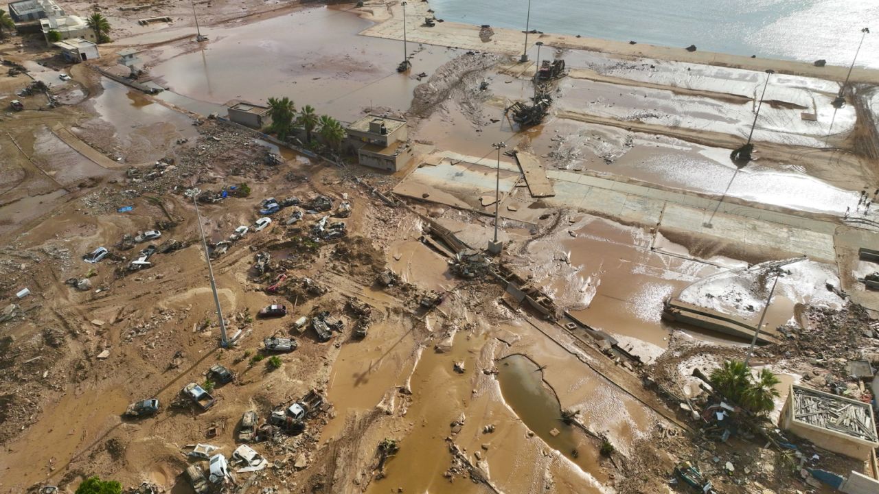 Inundaciones en la ciudad de Derna, en el este de Libia, el martes.