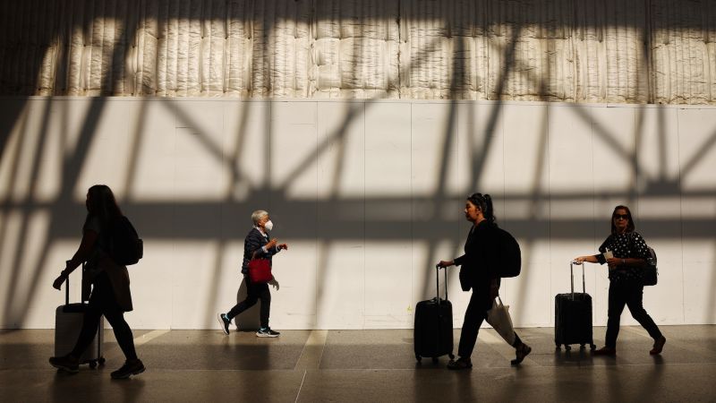 Airline ticket prices will be cheaper in the fall than in the summer