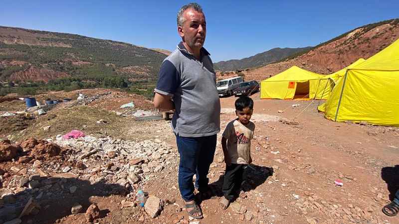 Marruecos acepta ayuda exterior limitada tras un devastador terremoto, lo que deja a los supervivientes frustrados