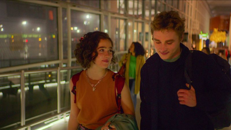 „Любов от пръв поглед“ допълва най-новата лесна за харесване (не любов) романтика на Netflix