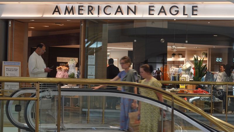 American Eagle съди Westfield за условията на мола в Сан Франциско