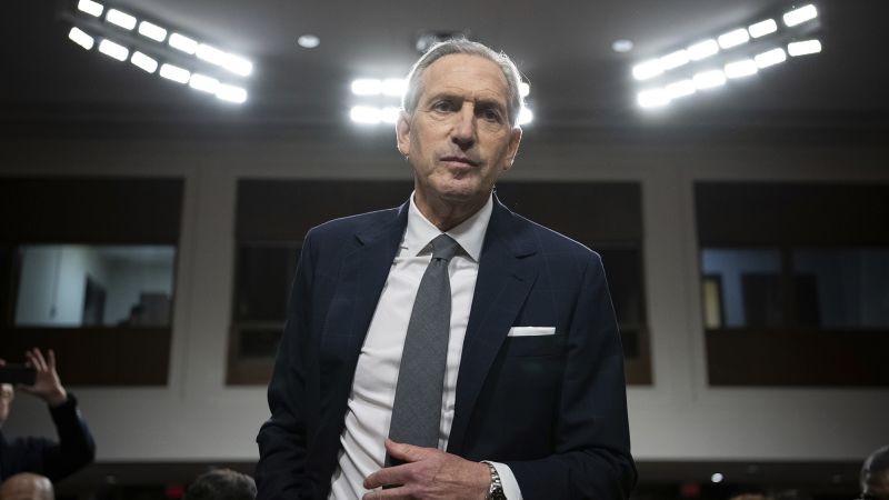 NextImg:Former Starbucks CEO Howard Schultz steps down from board of directors | CNN Business