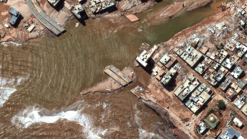 Сателитни изображения преди и след това показват щети от наводнение в Либия