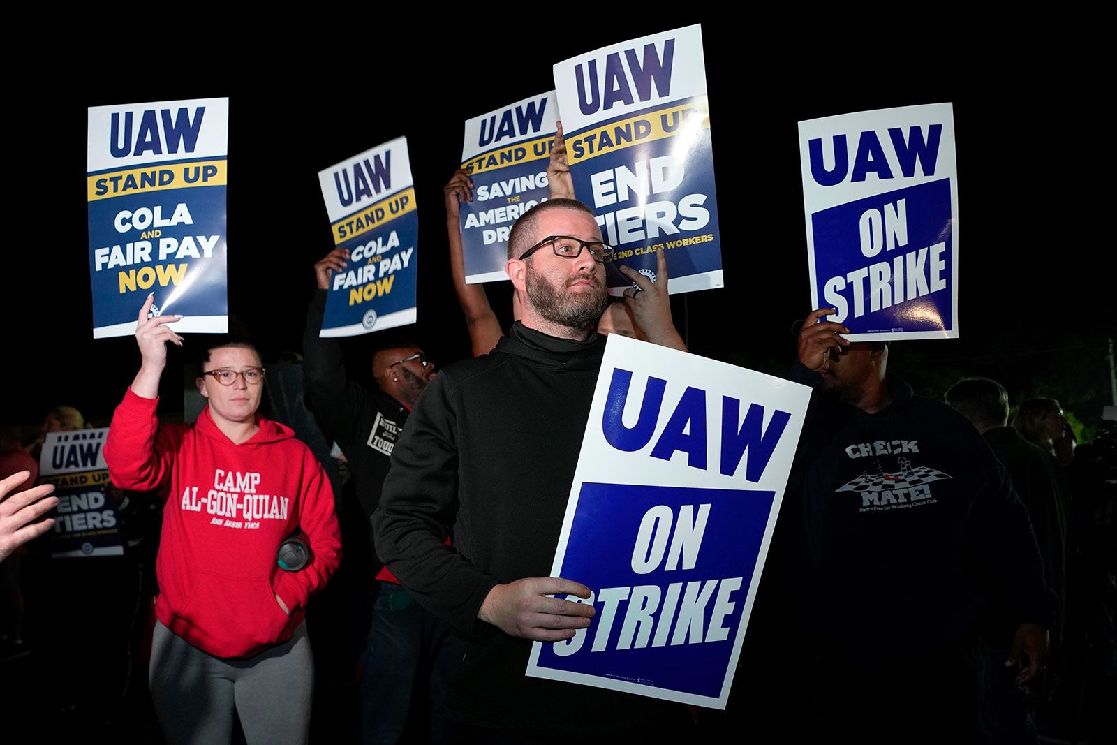 UAW talks: Deadline to reach contract negotiations passes, union
