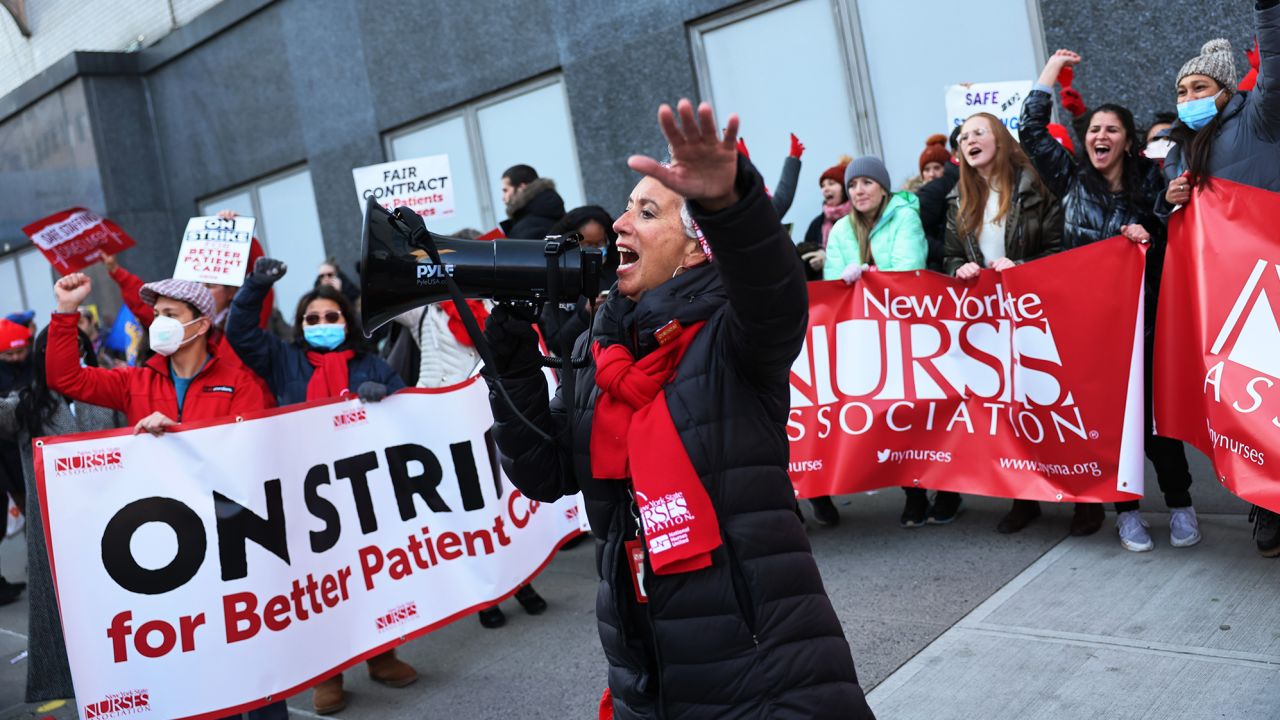 इस वर्ष न्यूयॉर्क में माउंट सिनाई अस्पताल की नर्सें हड़ताल पर चली गईं। 