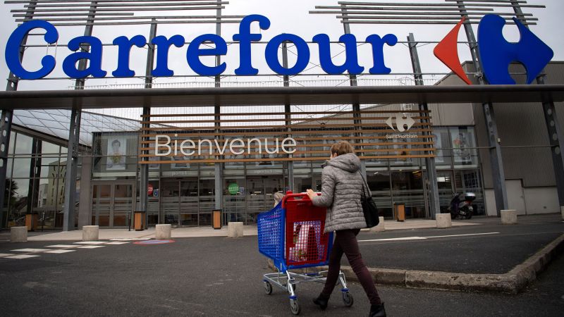 Френската верига супермаркети използва стикери „shrinkflation“, за да окаже натиск върху PepsiCo и други доставчици