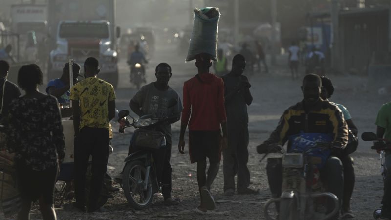 Кенийският съд блокира изпращането на полицейски служители в Хаити