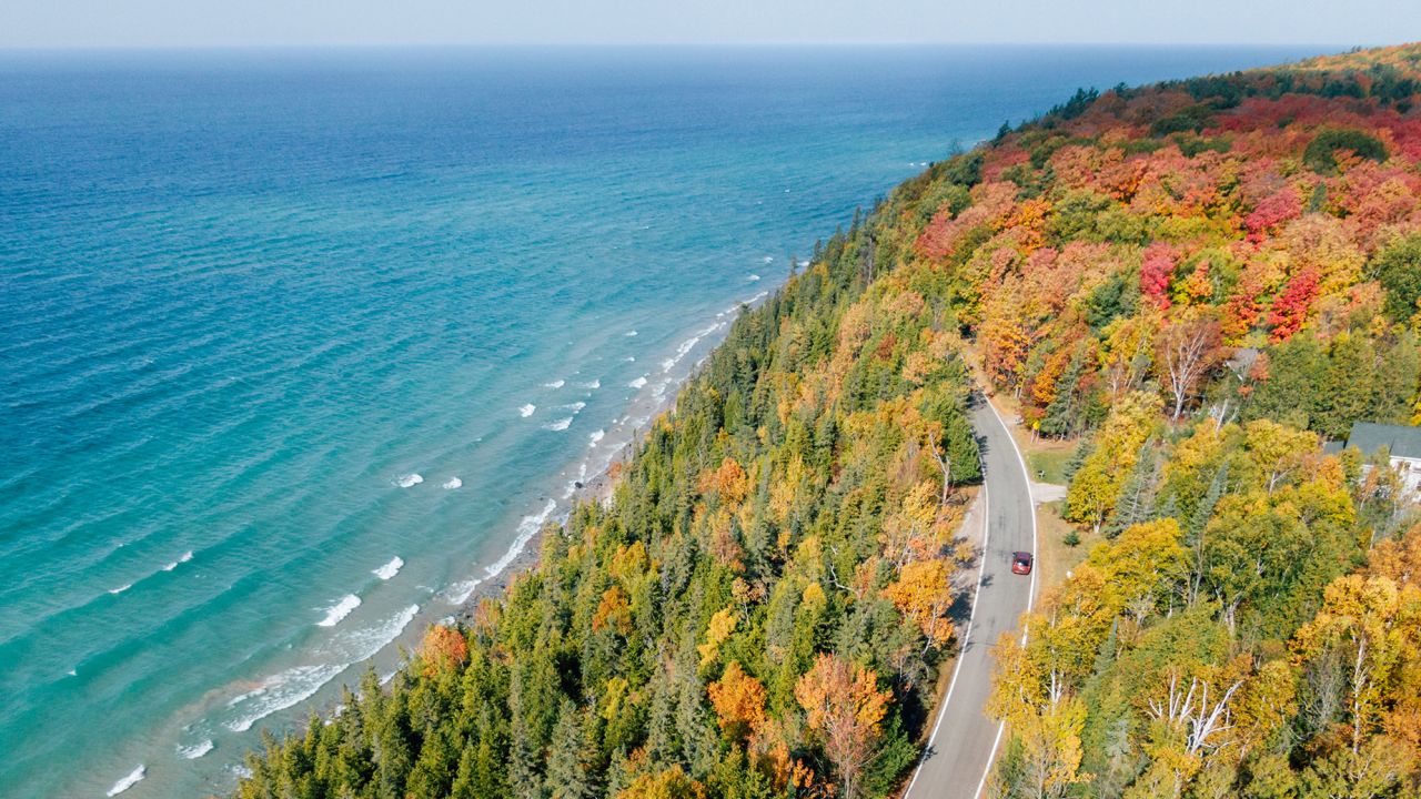 scenic-fall-drives-in-the-us-6-places-to-get-your-autumn-foliage-fix