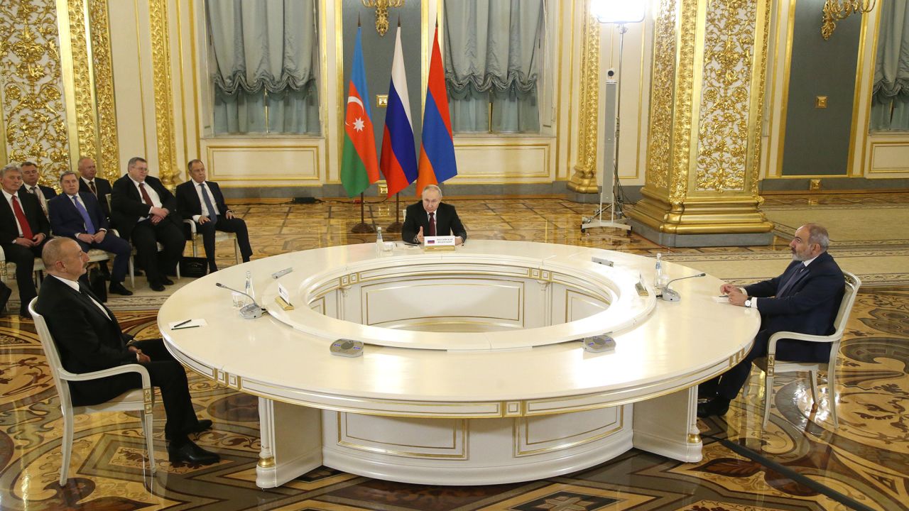 Putin mantuvo negociaciones con Aliyev y Pashinyan en Moscú, Rusia, en mayo de 2023.