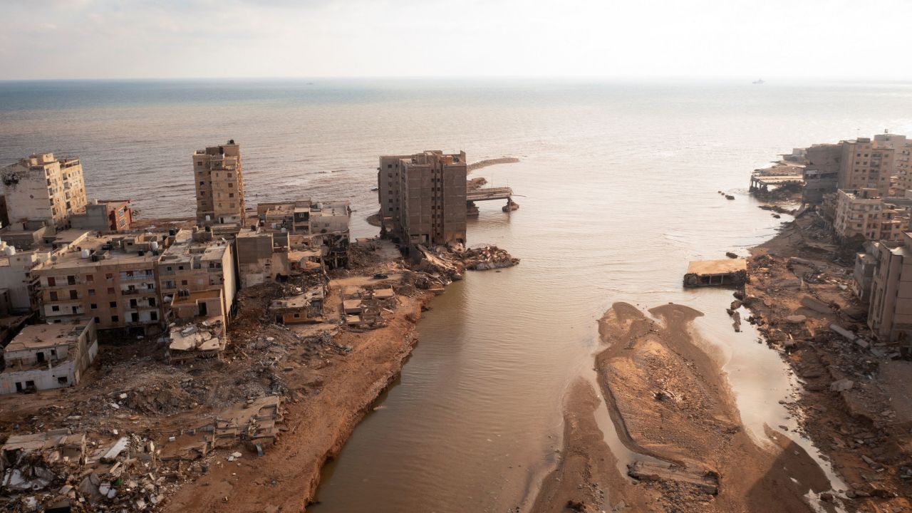  Последствията от наводненията в Дерна, Либия на 16 септември 2023 г. class=