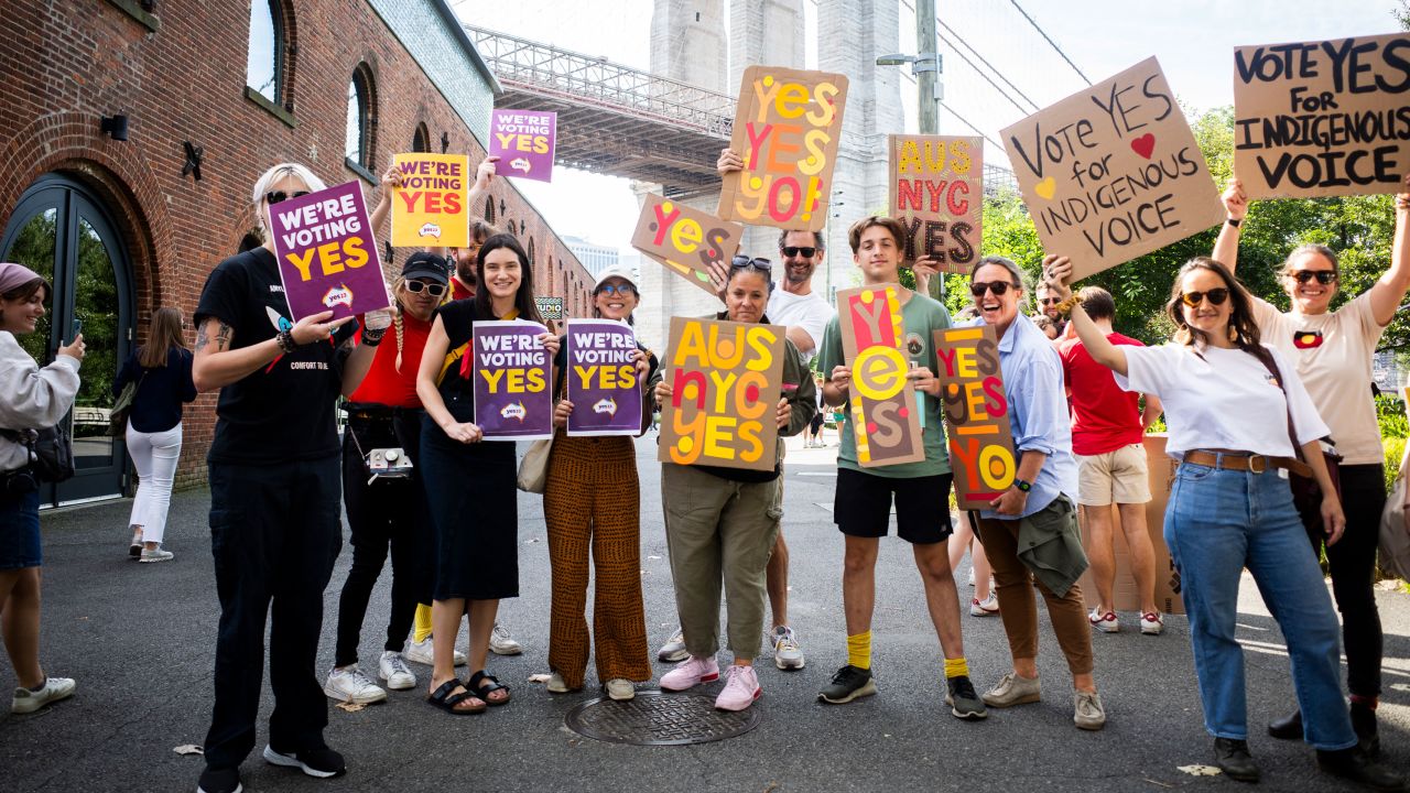 More than 350 people walked across Brooklyn Bridge in New York to call for a Yes vote in the Australian Voice referendum.
