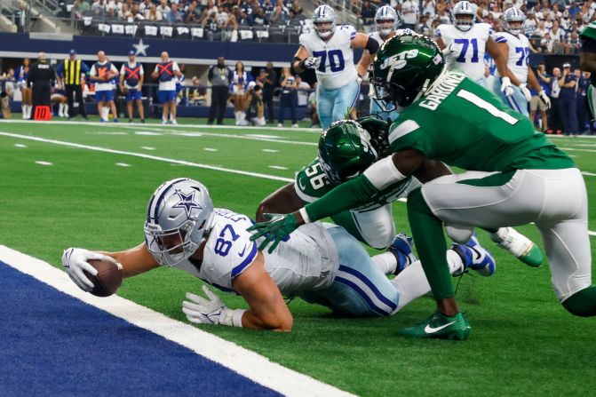 Dallas Cowboys tight end Jake Ferguson scores in the first half of a 30-10 win over the New York Jets at AT&T Stadium on Sunday, September 17. It was the Jets' first game without quarterback Aaron Rodgers, who suffered an ankle injury during his debut with the team in Week 1.