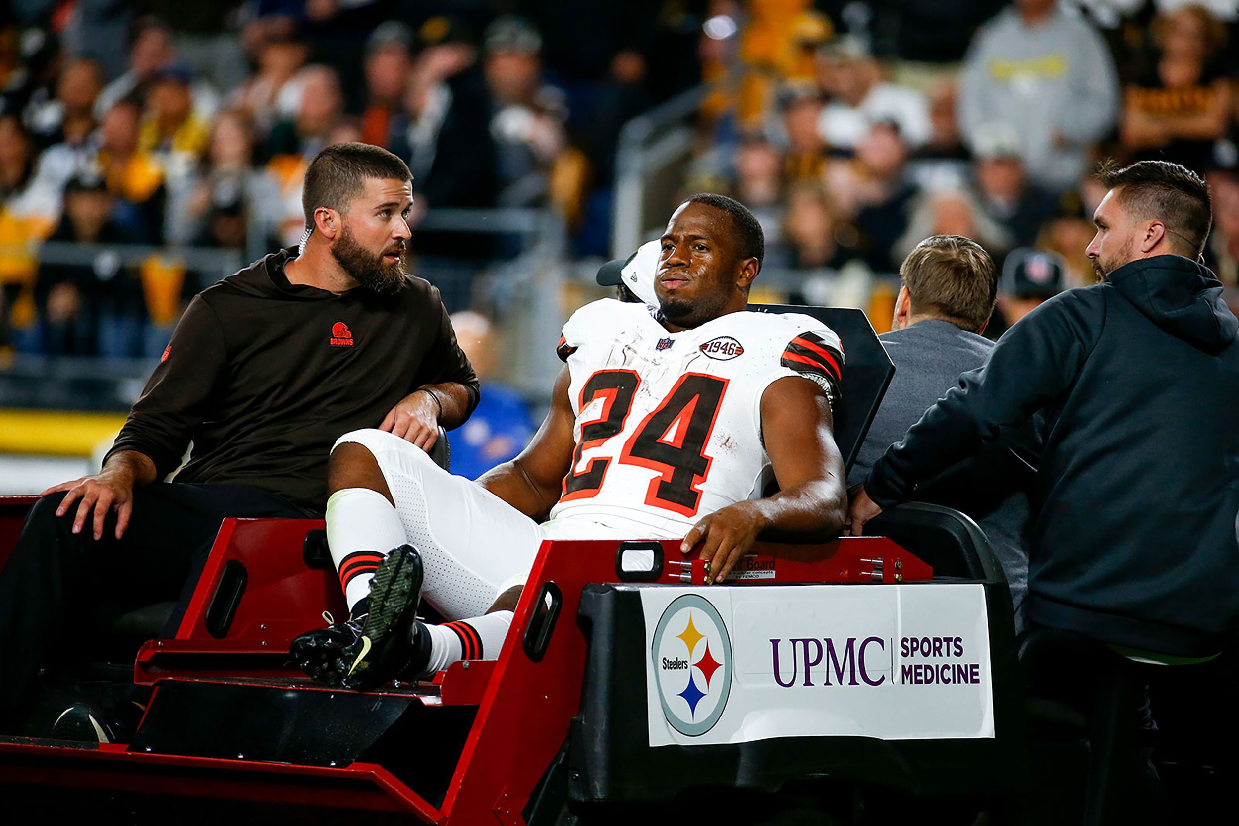 Nick Chubb: Cleveland Browns running back carted off the field after knee  injury