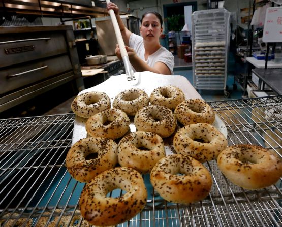 Seaweed has become popular in Western baking in recent years. In Portland, US, the Southside Bakery prepares fresh seaweed bagels.