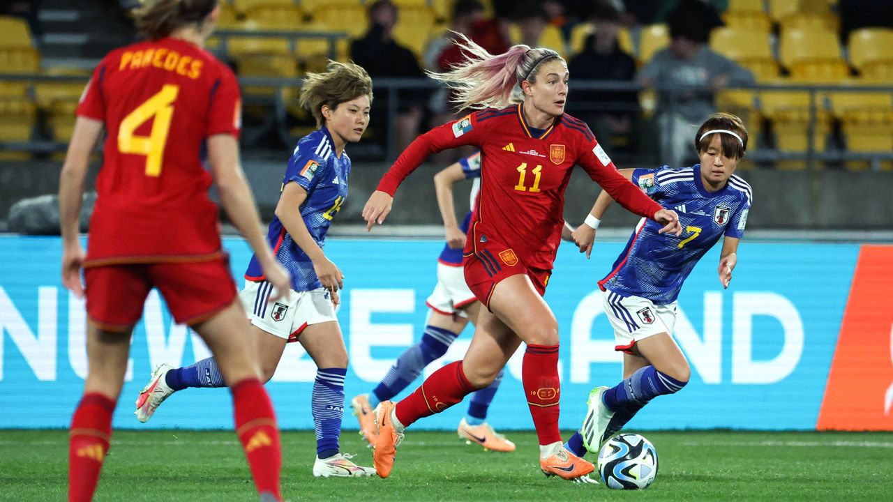 Spain's midfielder #11 Alexia Putellas (2nd R) and Japan's midfielder #07 Hinata Miyazawa (R) vie for the ball during the Australia and New Zealand 2023 Women's World Cup Group C football match between Japan and Spain at Wellington Stadium, also known as Sky Stadium, in Wellington on July 31, 2023. (Photo by Marty MELVILLE / AFP) (Photo by MARTY MELVILLE/AFP via Getty Images)