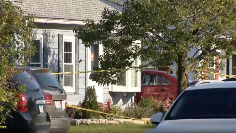 4-членно семейство е намерено мъртво в дома си, разтърсващ тих квартал на Илинойс