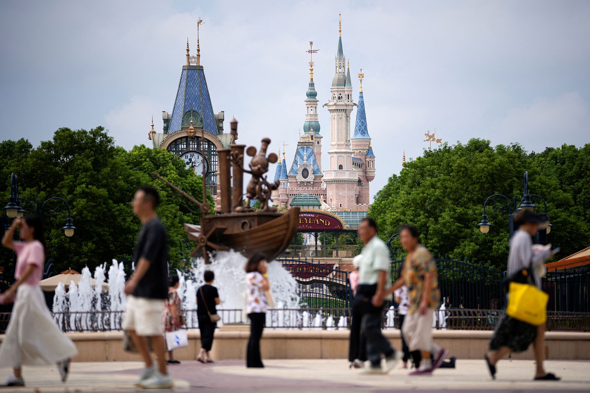 Disney CEO Thinks Its Theme Parks Are Too Expensive: WSJ